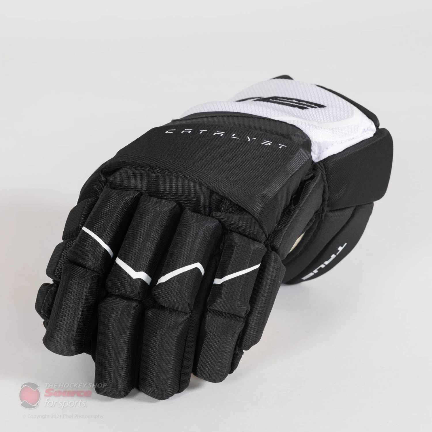 TRUE Catalyst M16 Senior Hockey Gloves S21 7 TRUE Catalyst M16 Senior Hockey Gloves S21 - Image 7
