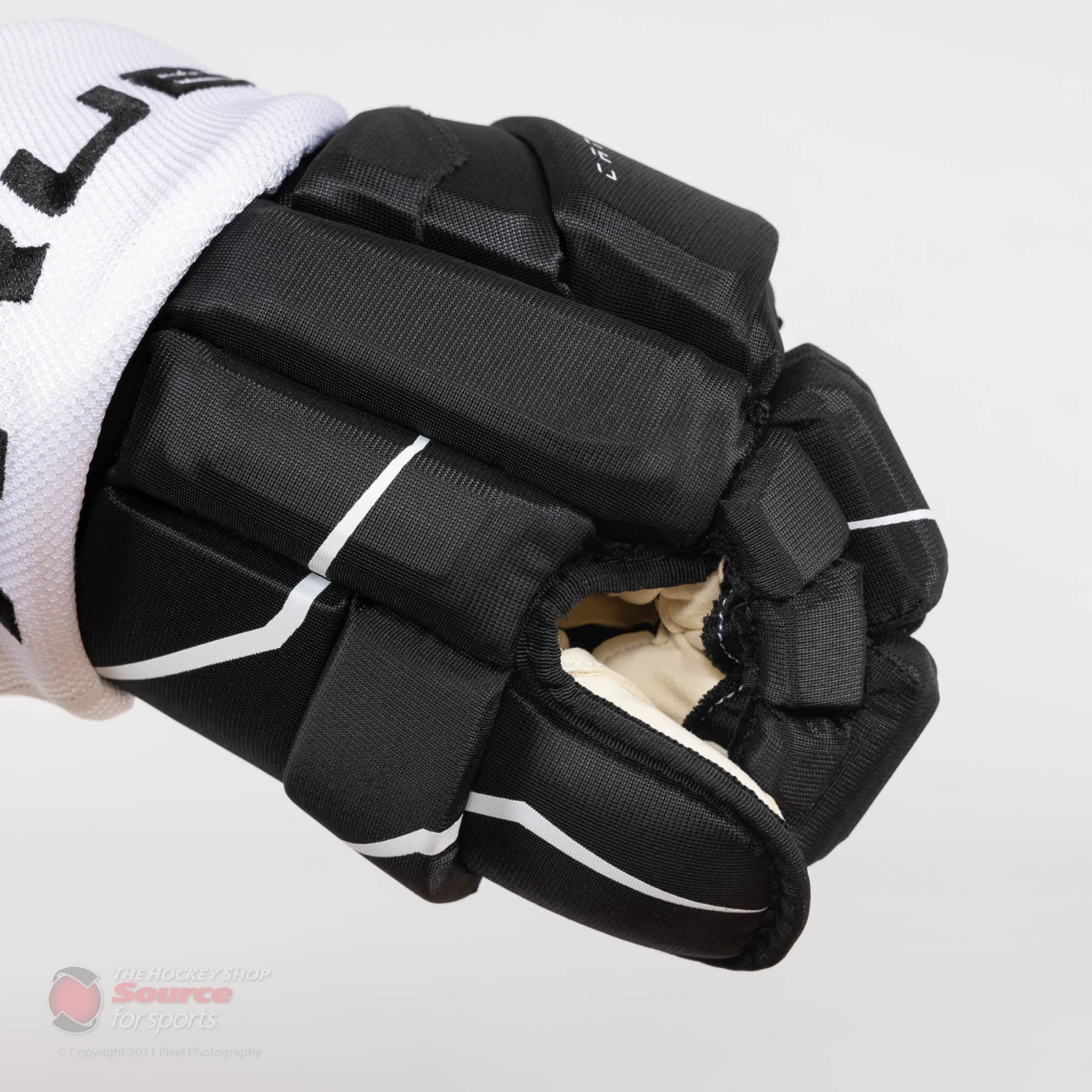 TRUE Catalyst M16 Senior Hockey Gloves S21 4 TRUE Catalyst M16 Senior Hockey Gloves S21 - Image 4