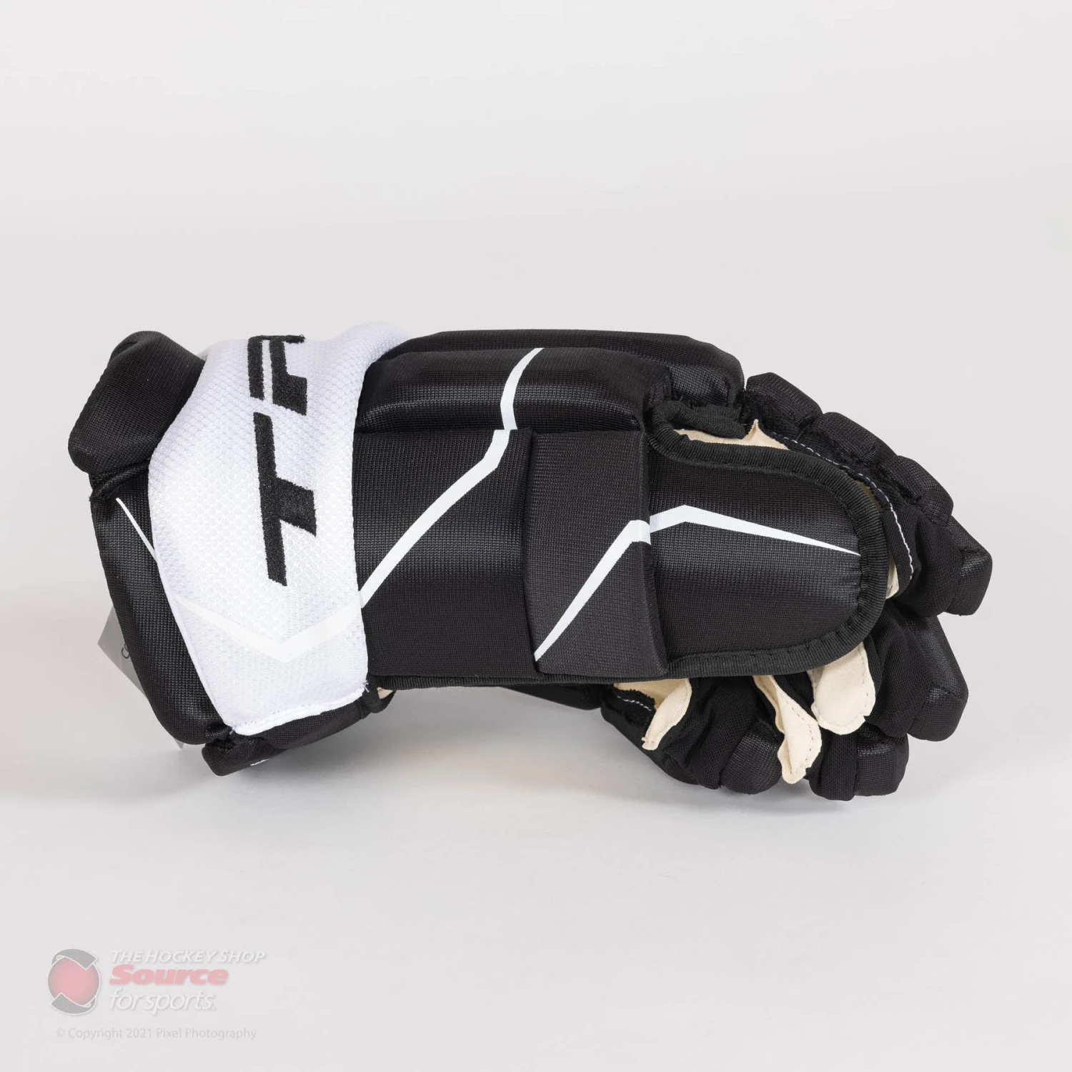 TRUE Catalyst M16 Senior Hockey Gloves S21 3 TRUE Catalyst M16 Senior Hockey Gloves S21 - Image 3
