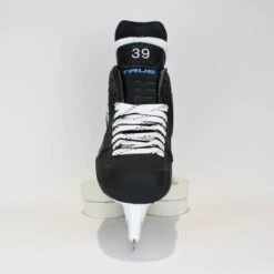 TRUE Player Senior Hockey Skates - Pro Stock - Shift Holder - "39" - Size 6 -TrueForce Hockey Sales true hockey skates true player senior hockey skates pro stock shift holder 39 size 6 6 r standard 15187096993858
