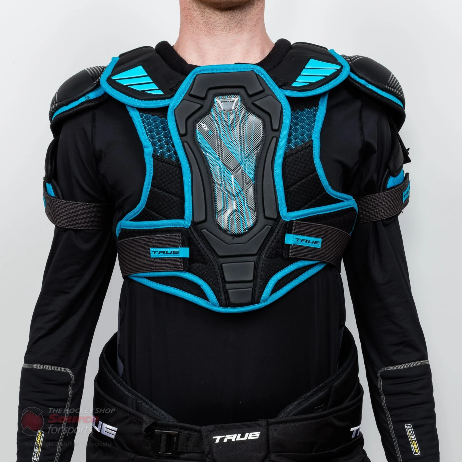 TRUE AX7 Senior Hockey Shoulder Pads 2 TRUE AX7 Senior Hockey Shoulder Pads - Image 2